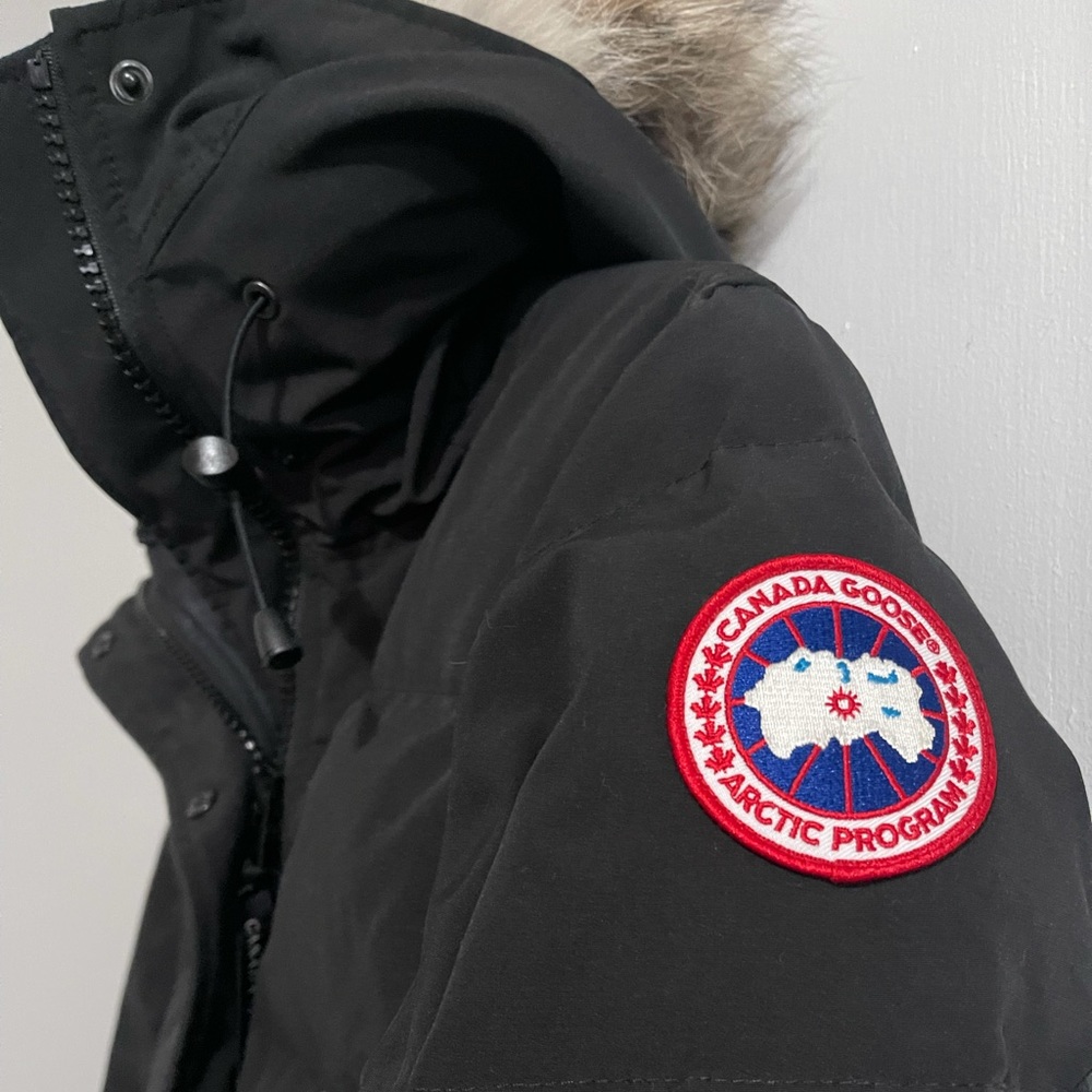 Women’s Canada Goose Shelburne Coat size M